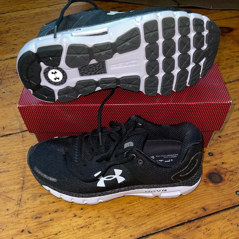 Men’s brand new Bluetooth Under Armour running sneakers